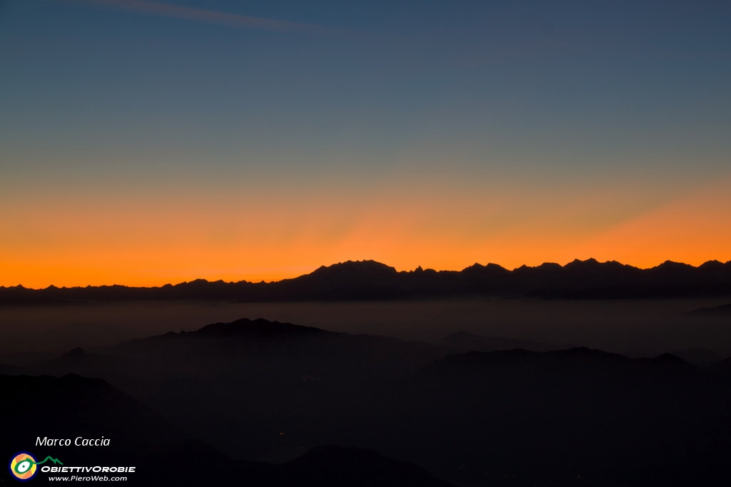 49_Sceso il Sole inizia uno spettacolo...JPG